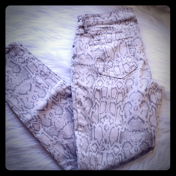 NWOT Rockstar Old Navy Jeans - Picture 1 of 9